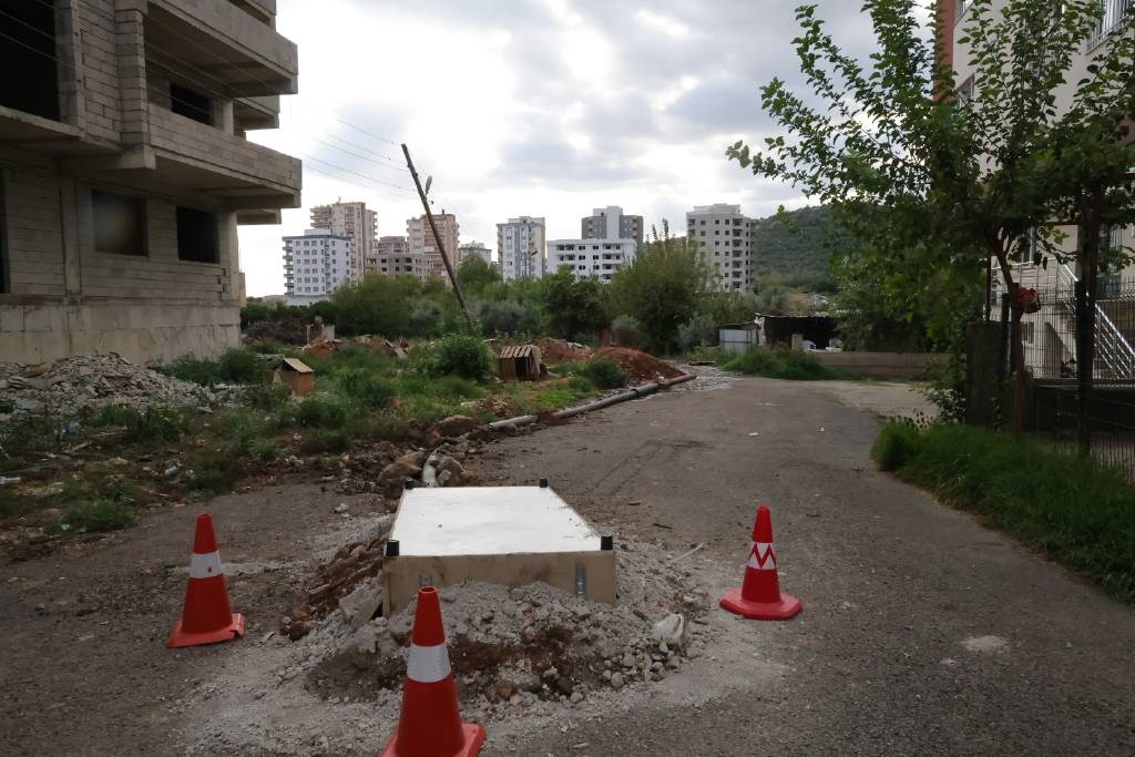 Mahallenin kötü koku çözümü: Rögara baza kapattılar