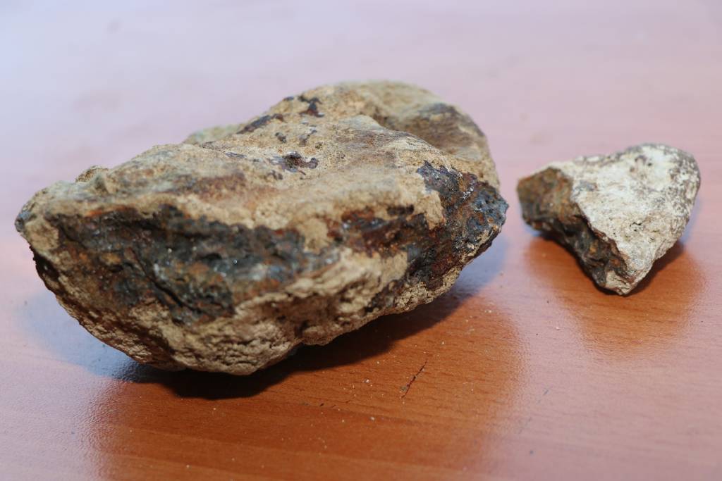 Göktaşı mı değil mi? Pikniğe gittiği derenin içerisinde buldu, satabileceğini söyledi