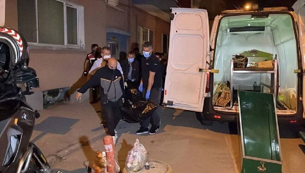 Eskişehir'de çöp eve dönüşen dairede bir kişi ölü bulundu