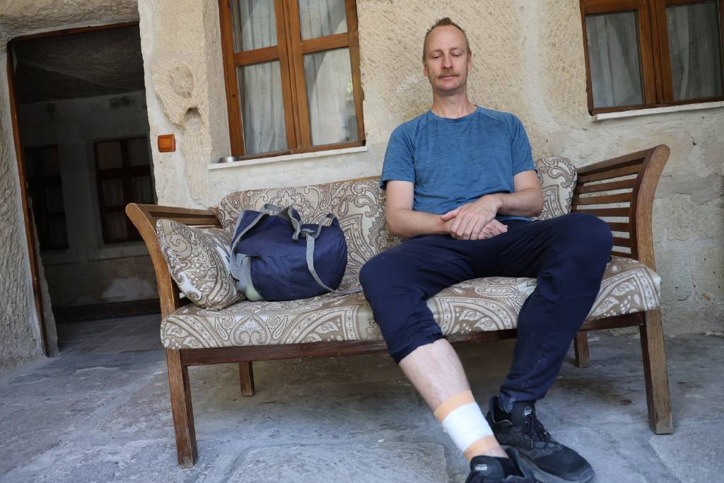Kapadokya'da başıboş köpek dehşeti: Turist neye uğradığını şaşırdı