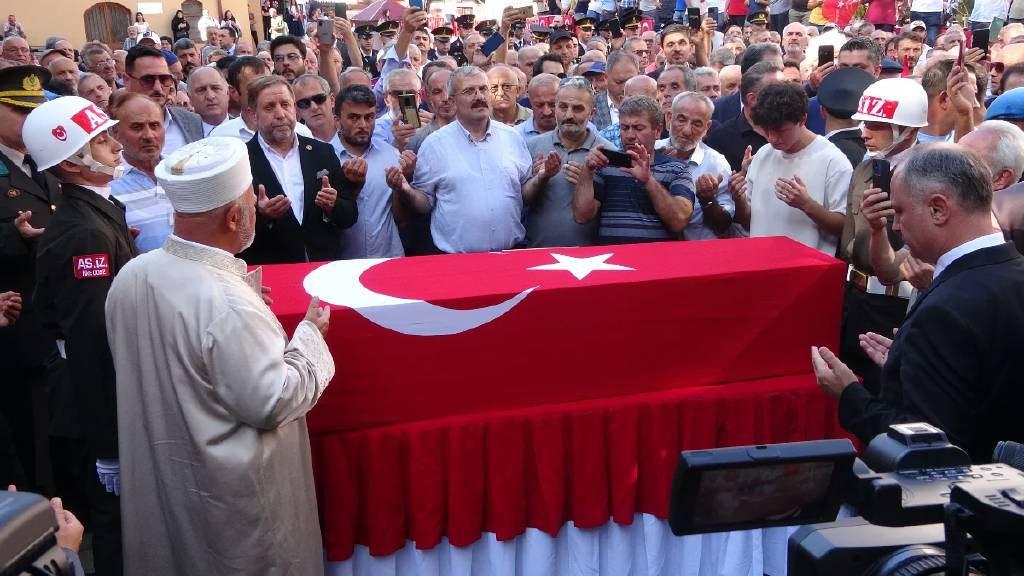 10 gün önce terfi alan şehit üsteğmen Ömer Fatih Ayar'a memleketi Trabzon'da veda