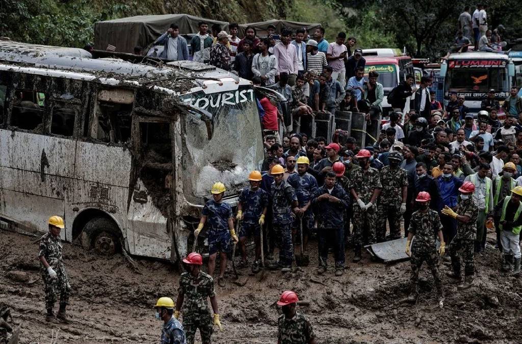 Nepal'de sel felaketi: 200 ölü