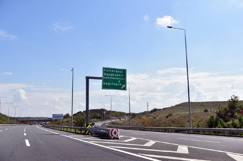 Sapağı kaçıran yandı… Kuzey Marmara Otoyolu sürücüler için tam bir çile!