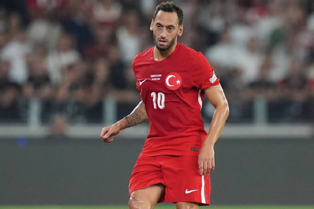 Ballon d'Or’a aday gösterilen listede yer bulan Hakan Çalhanoğlu'ndan eleştirilere cevap