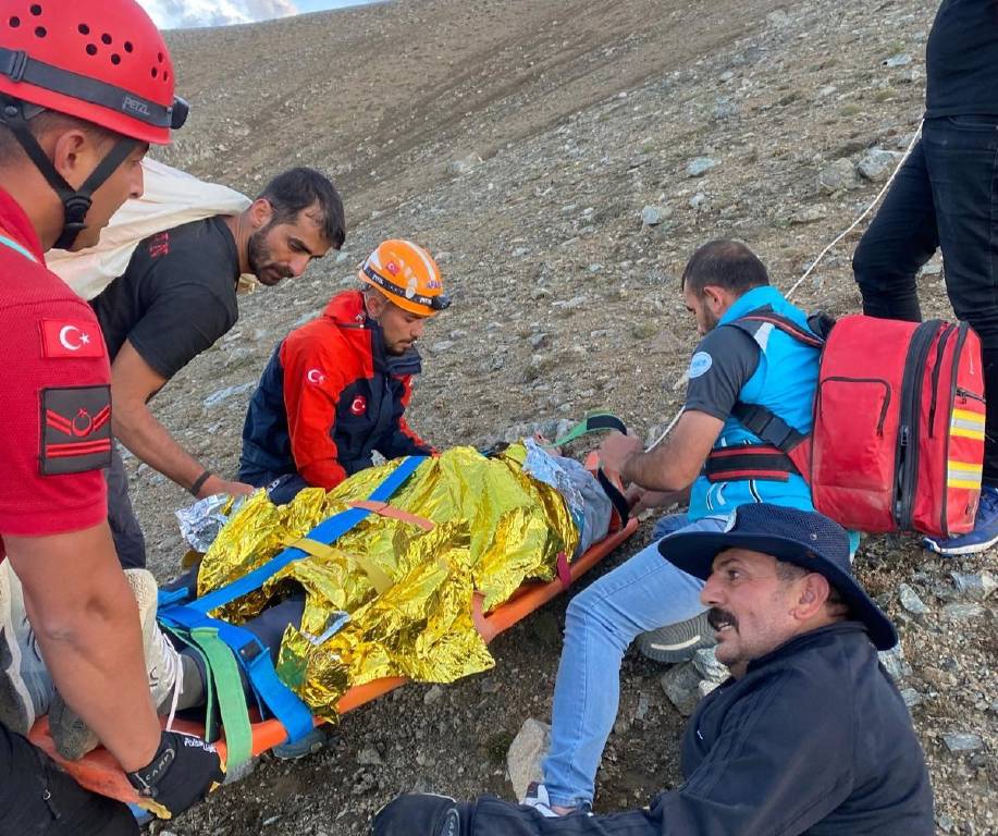 Zorunlu iniş yapan yamaç paraşütçüsü 7 saatte kurtarıldı