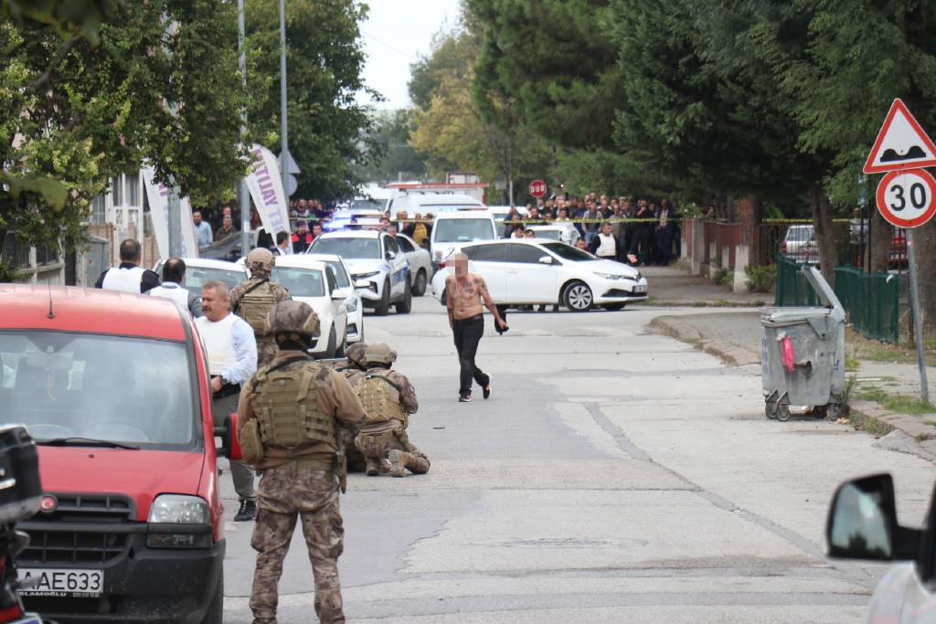 Şikayetini geri çekmişti! Sakarya’da bir kadın, eski polis sevgilisi tarafından defalarca kez bıçaklandı…