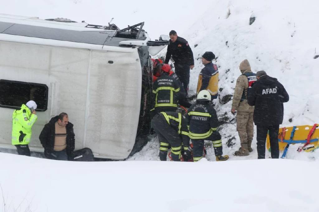 Erzincan'da yaşanan trafik kazasında ölen şoför, 26 kişinin hayatını kurtarmış