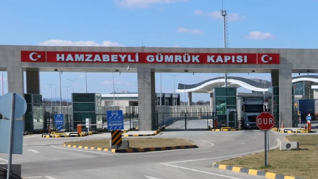 Edirne'de Türkiye'ye giriş yapan araçta 11 kilo esrar ele geçirildi!