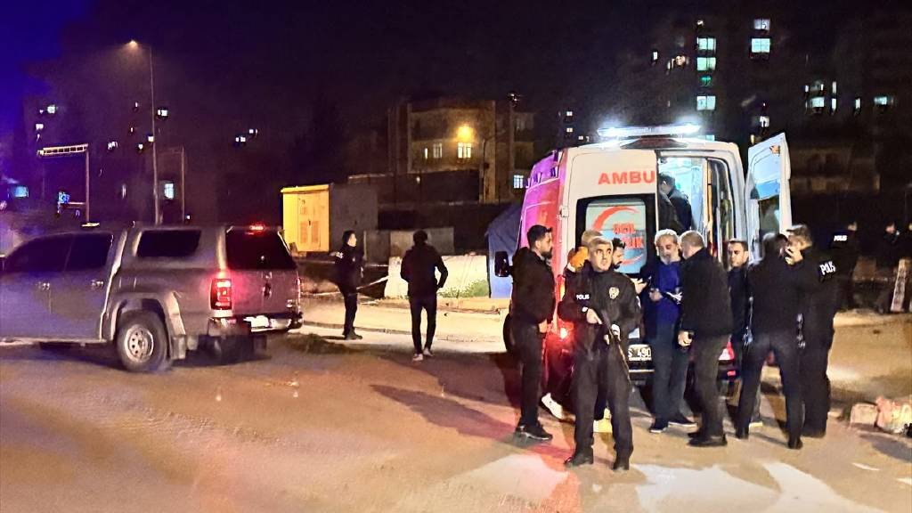 Karakol inşaatına molotofkokteyli atan saldırgan vurularak yakalandı...