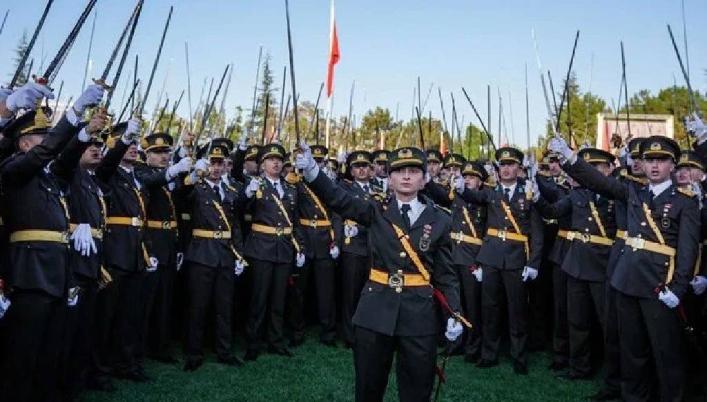 Kılıçlı yemin soruşturması! Teğmenler savunmaya "Mustafa Kemal'in askeriyiz" diye başlamış...