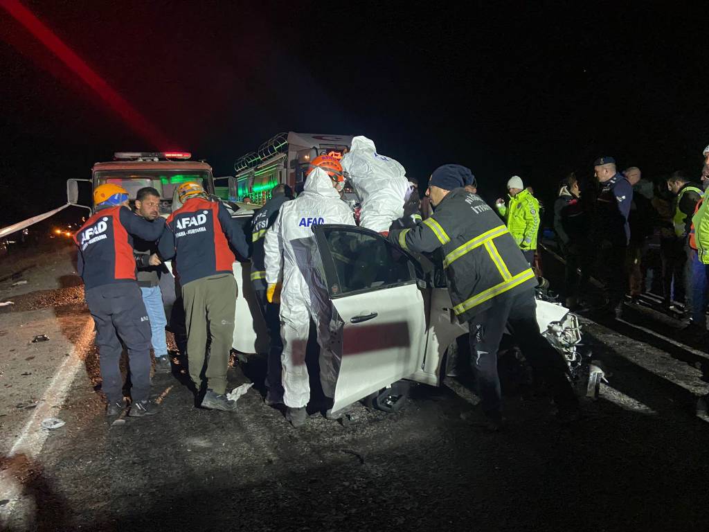 Niğde'de feci kaza! Sürücüler öldü, 1 kişi ağır yaralı…