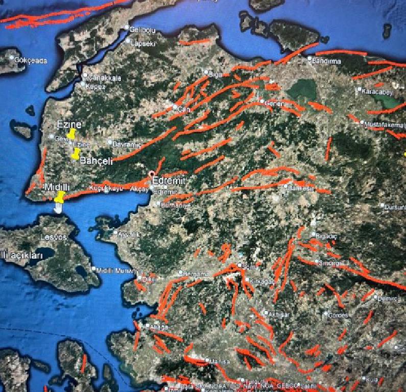 Çanakkale açıklarında 5.2 büyüklüğünde deprem korkuttu… Naci Görür, 1944'ü hatırlattı!