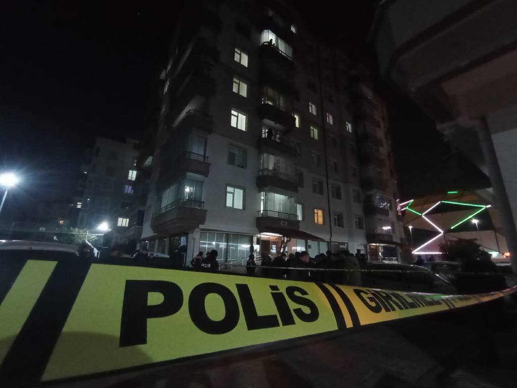 Konya'da korkunç olay! Kavga ihbarına giden polis, 4 kişilik aileyi evlerinde ölü buldu…