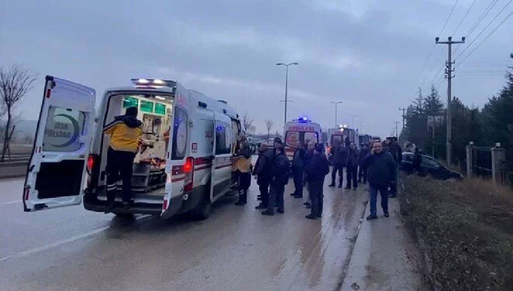 Ankara'da 4 araçlı zincirleme kaza: 31 kişi yaralandı