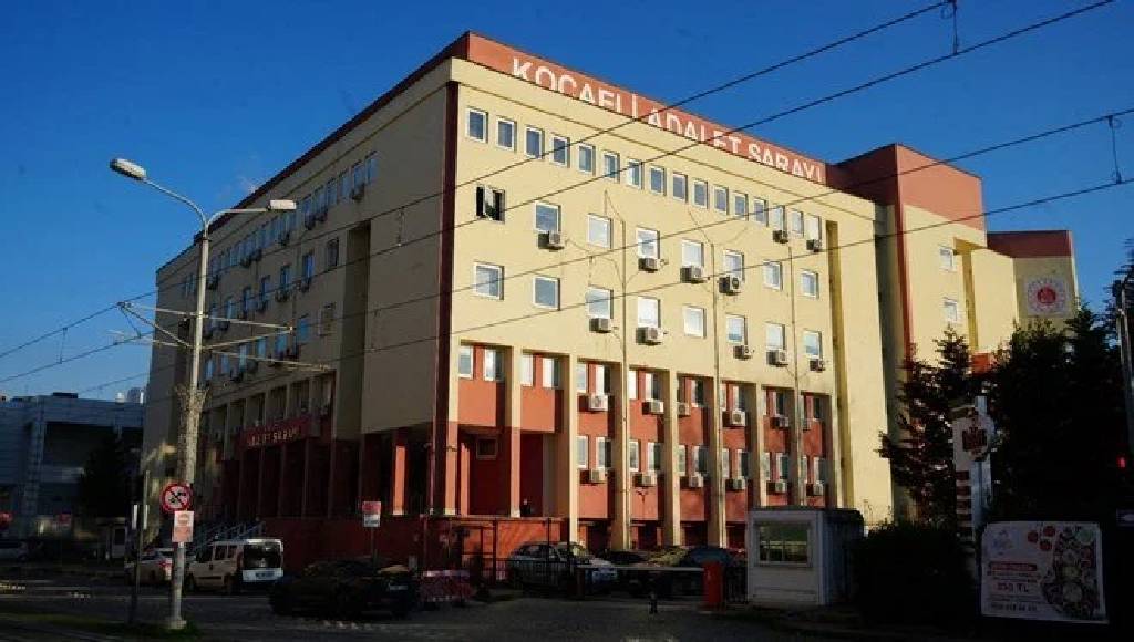 Kocaeli'de rüşvet skandalı! Dubai çikolatasından 2.500 dolar çıktı...