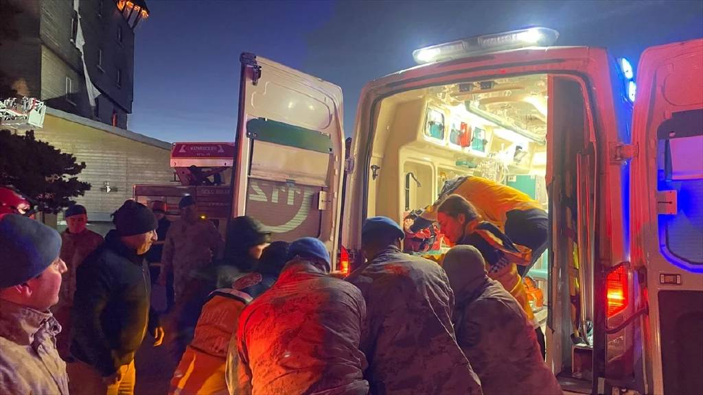 Bolu Kartalkaya'daki yangında yaralananların yakınları ALO 184'ten bilgi alacak