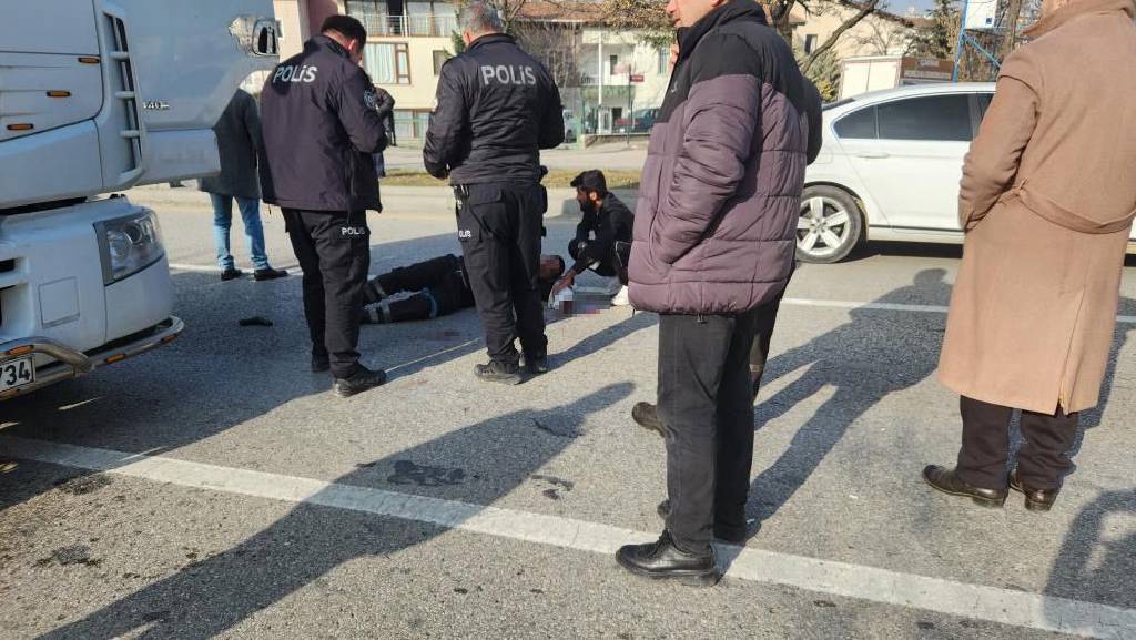 Olay yeri Ankara! Tamir ettirdiği tırı tekrar arızalanan şoförden, tamirciye silahlı saldırı…