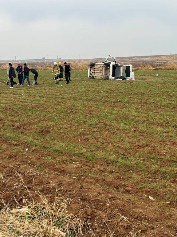 Mardin'de kontrolden çıkan hafif ticari araç takla attı! Ölü ve yaralılar var