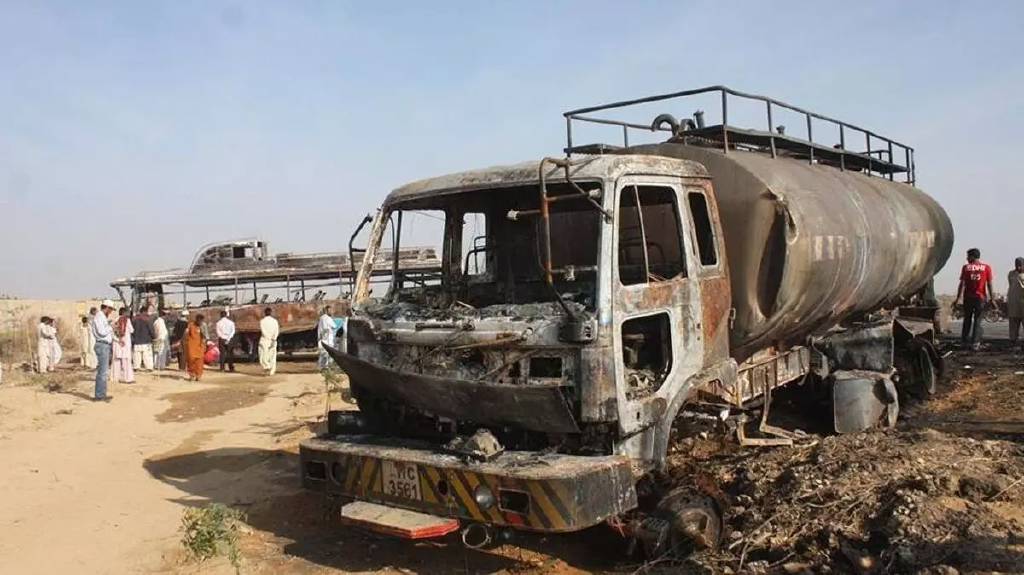 Pakistan'da LPG yüklü tanker patladı: 6 ölü, 30 yaralı