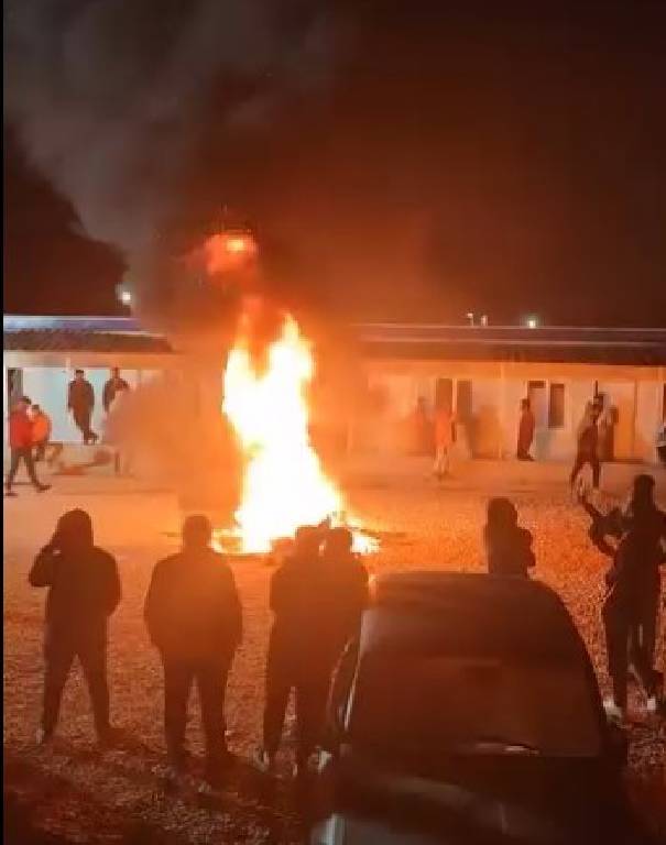 Akkuyu NGS çalışanları, barınma ve beslenme şartlarını protesto etti