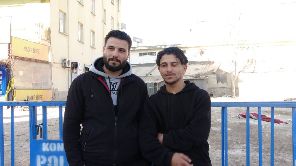 Konya'da çöken binadan son anda çıkan kardeşler: "Her şeyimizi kaybettik ama çok şükür sağlığımız var"