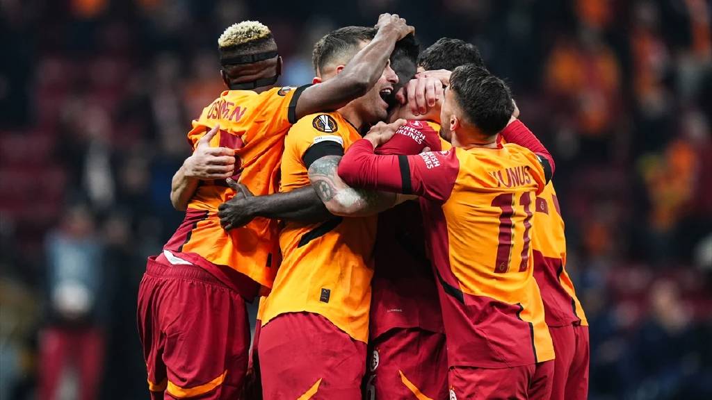 UEFA Avrupa Ligi'nde temsilcimiz Galatasaray, sahasında ağırladığı Dinamo Kiev ile 3-3 berabere kaldı