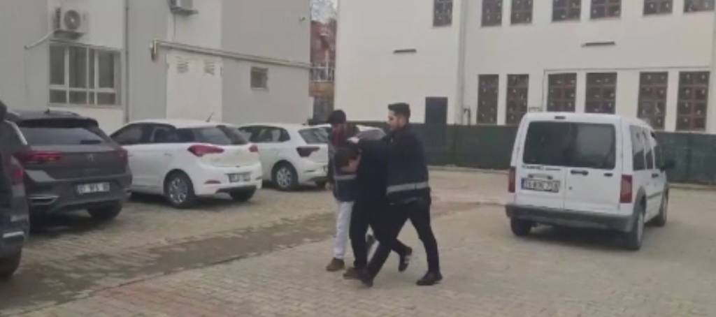 Bursa'da altınları çalan sahte yüzbaşı polisler tarafından yakalandı