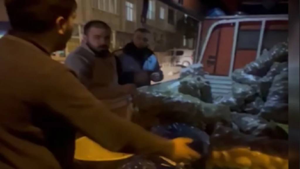İstanbul'da seyyar satıcının oyunu kısa sürdü! 21 kilogram diye sattığı patates 10 kilogram çıktı...