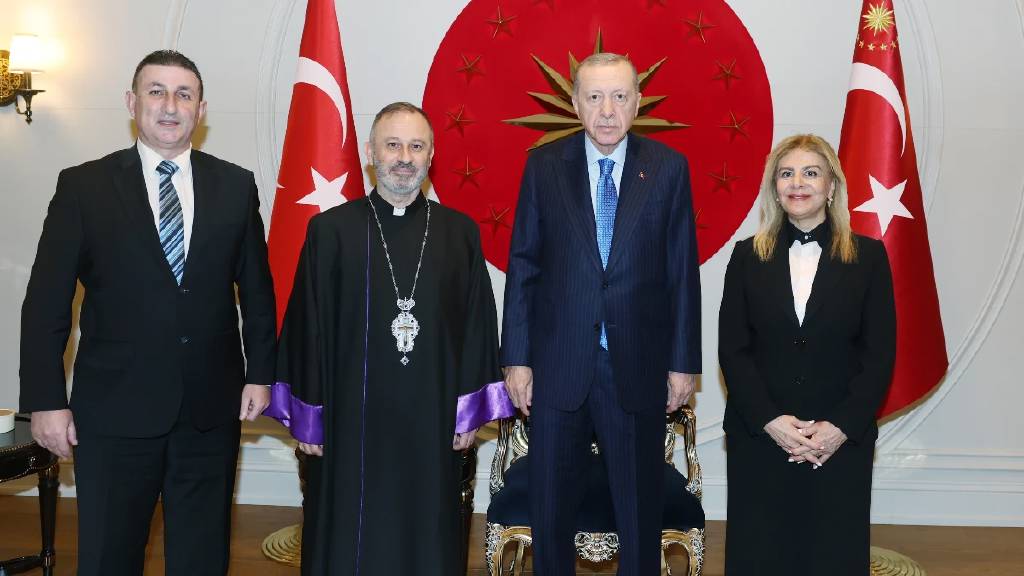 Cumhurbaşkanı Erdoğan, Türkiye Ermeni Katolik Cemaati Ruhani Reisi'ni kabul etti
