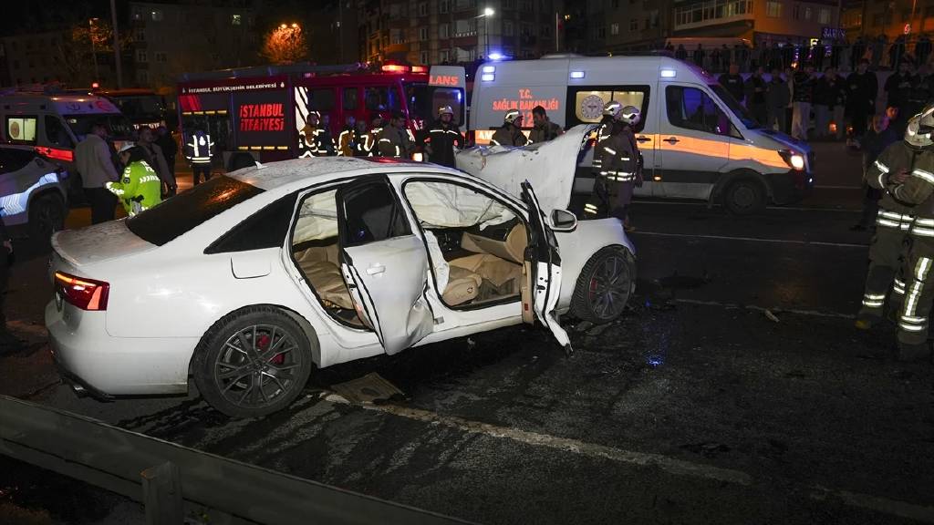 İstanbul Esenler'de 5 araçlı zincirleme kaza: 1 ölü