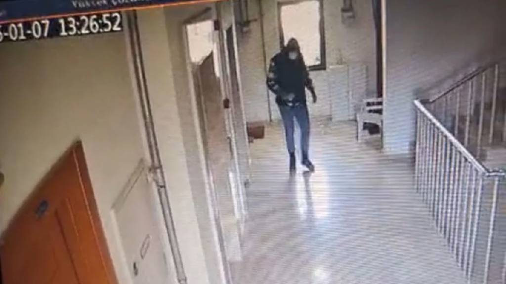 Bursa'da emekli kadını dolandıran sahte polisler, İstanbul'da alem yaparken yakalandı