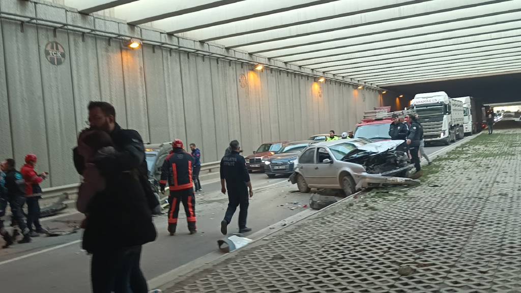 Malatya’da, 4 araç birbirine girdi: 7 yaralı