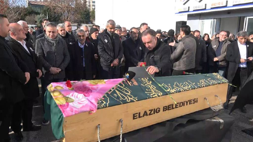 Elazığ’da, erkek arkadaşı tarafından vurulan Semra Demirelli, gözyaşları arasında toprağa verildi