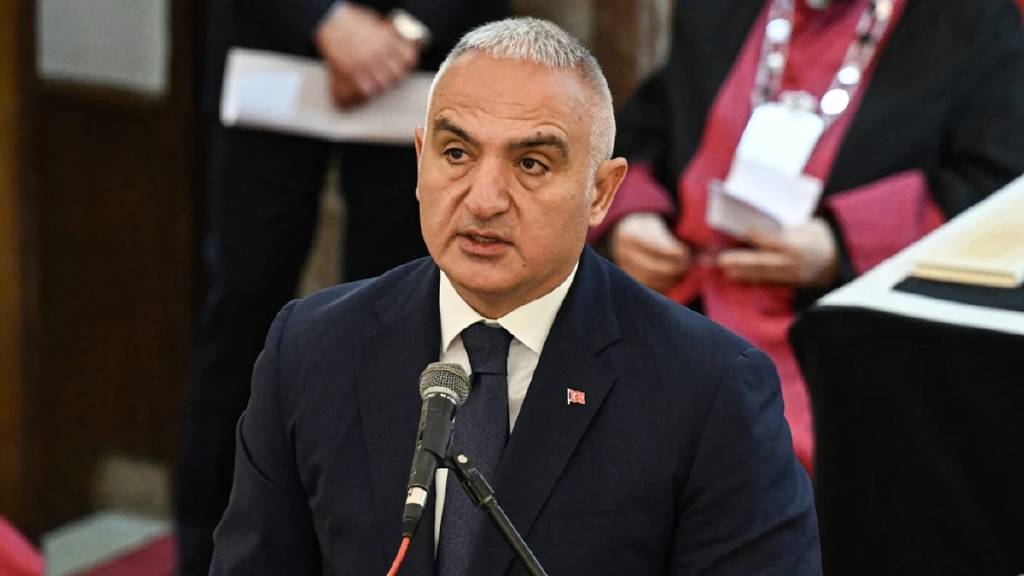 Bakan Ersoy'dan Bolu Kartalkaya yangın açıklaması: Olayın aydınlatılması için çalışıyoruz