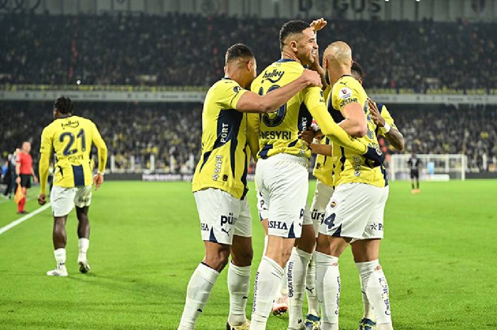 Fenerbahçe, Konyaspor deplasmanına konuk oluyor