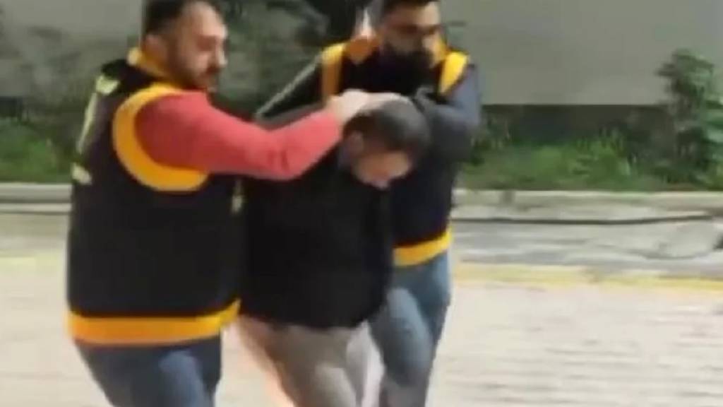 M4 tüfek ve el bombası yakalandı! Suçu ölmüş amcasına attı...