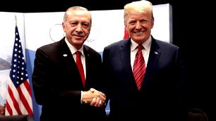 Trump, Erdoğan hakkında daha önce yaptığı açıklamaları da tekrarlayarak, Desteklediği adamlar gitti ve Suriye'yi devraldı." dedi