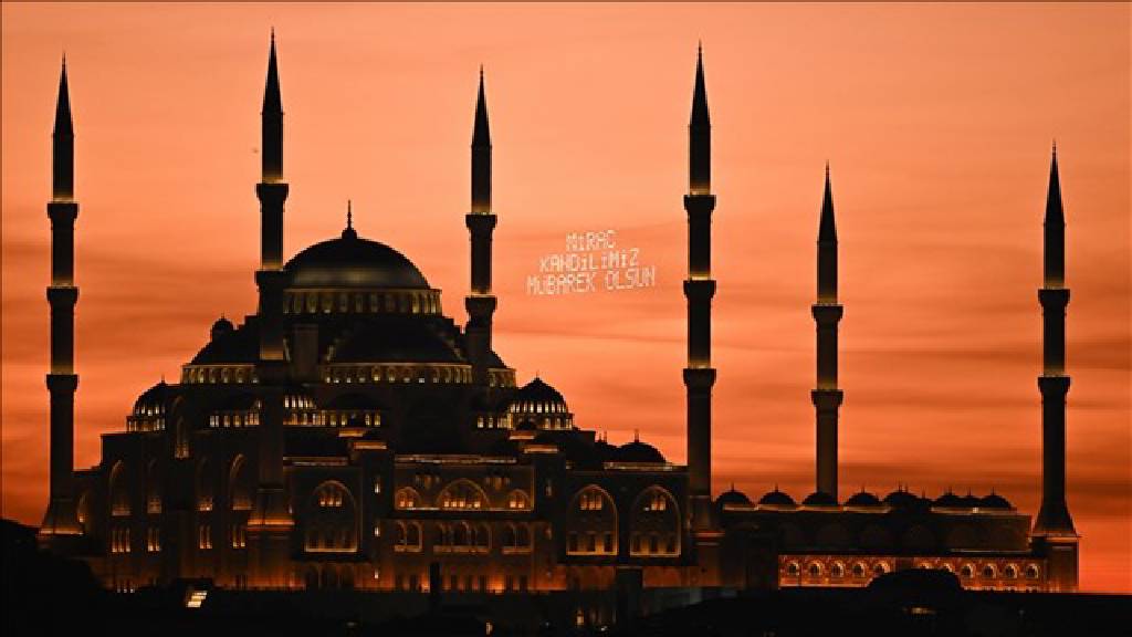 Miraç Kandili bugün dualarla idrak edilecek...