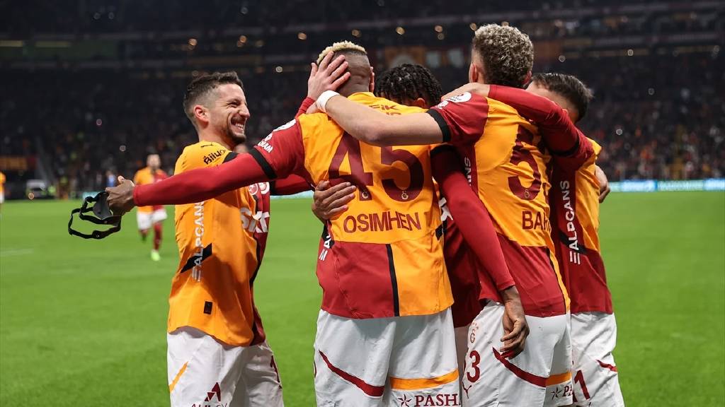 Galatasaray, sahasında Göztepe’yi 2-1 mağlup etti