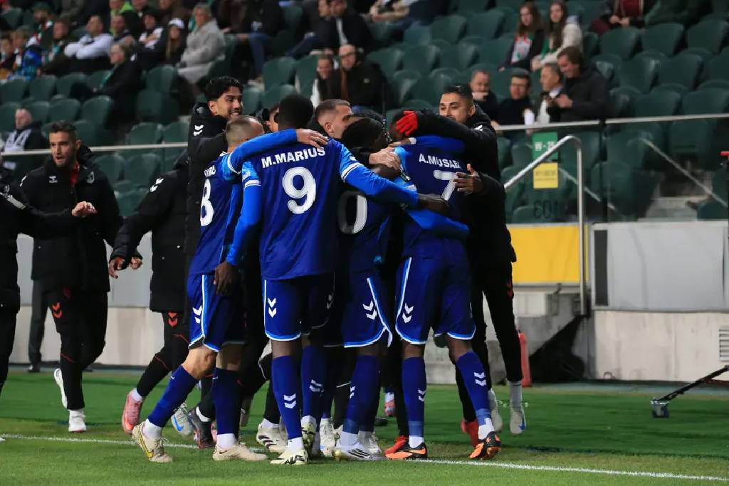 Samsunspor'dan tarihi başarı: İlk maçta ilk galibiyet