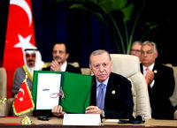 "Trump, Erdoğan'ı överken biz dekor olduk"