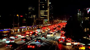 İstanbul'da akşam saatlerinde trafik yoğunluğu yaşanıyor