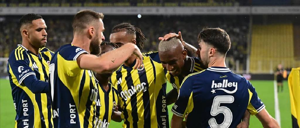 Fenerbahçe'nin kamp kadrosu belli oldu