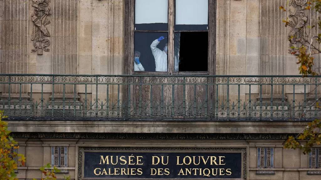 Louvre Müzesi’nde bazı mücevherler merkez bankasına taşındı