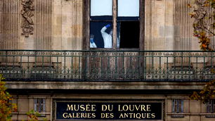 Louvre Müzesi’nde bazı mücevherler merkez bankasına taşındı