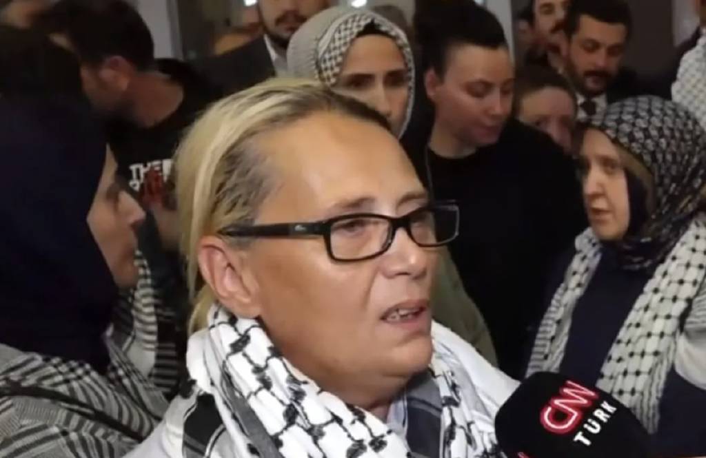 "İsrail askerleri çıplak arama yaptı"