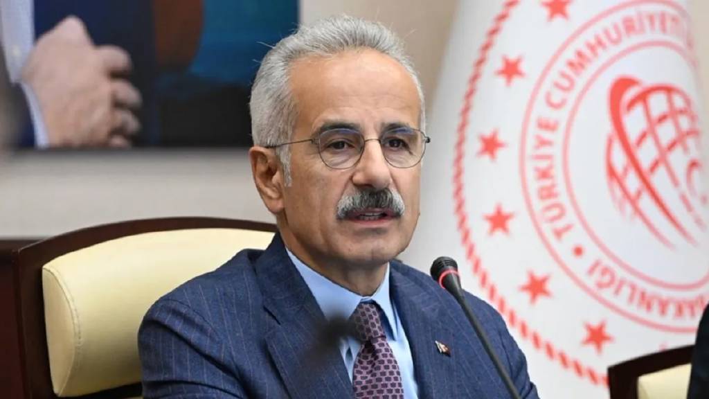 "Türkiye, küresel lojistik ağının vazgeçilmez merkezi olacak"