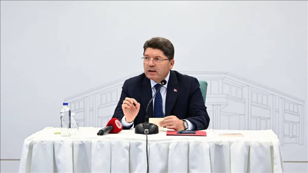 Adalet Bakanlığı'ndan İmamoğlu için açıklamalar