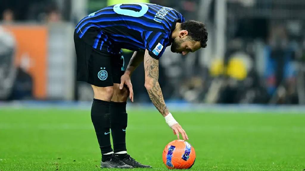 Hakan Çalhanoğlu, İtalya'da yine manşetlerde