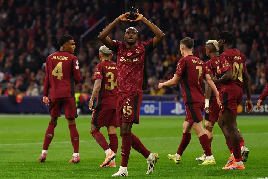 Osimhen, dünyada manşetleri salladı